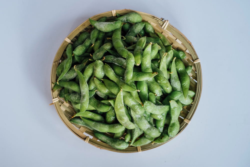 Including plant-based meals in a cost-effective diet plan to maintain good nutrition on a budget.
