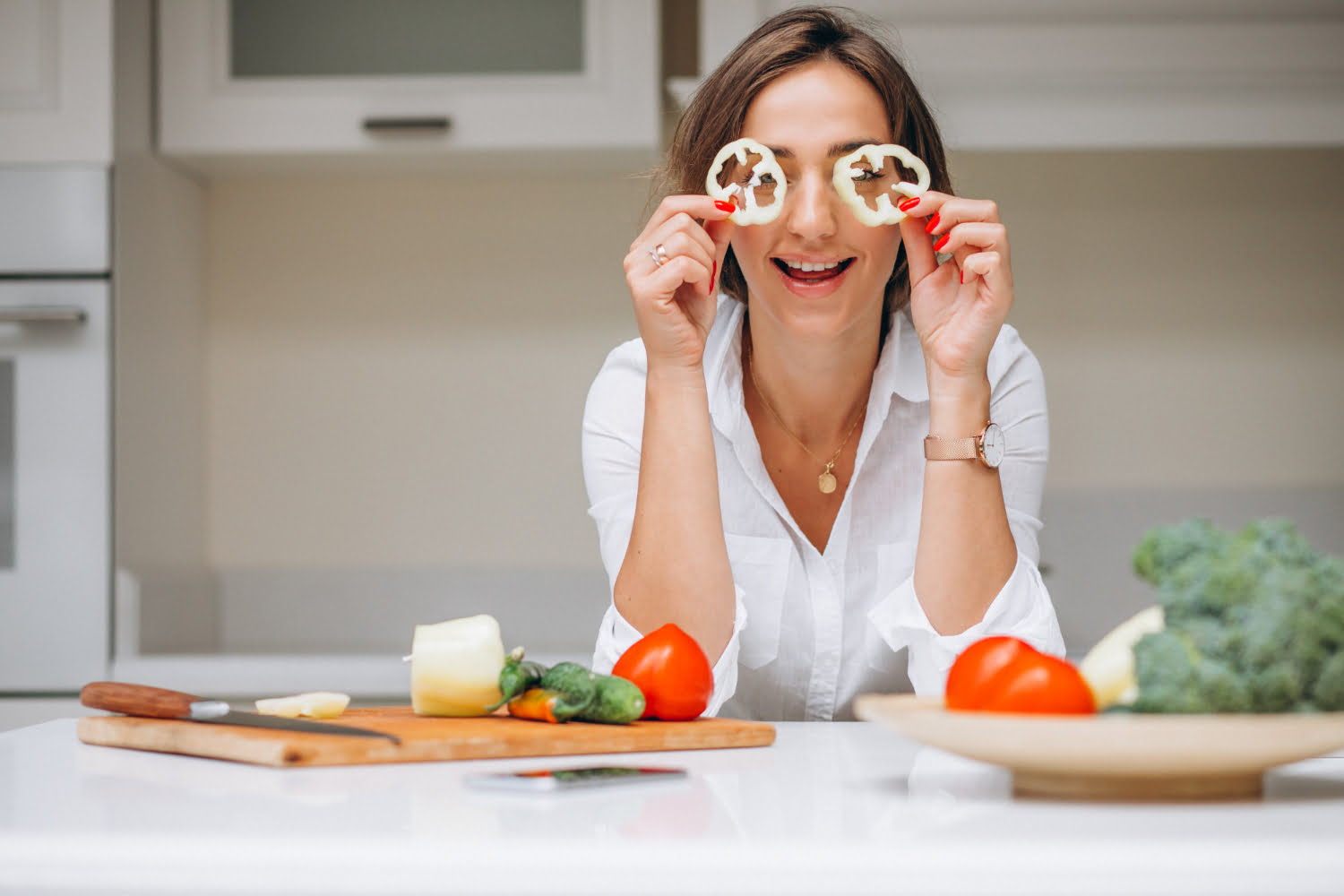 Which Food Is Good for Eyes: Nourish Your Healthy Vision 1 Woman showing a colorful plate of food that is good for eyes, including carrots, leafy greens, and citrus fruits, promoting overall eye health.